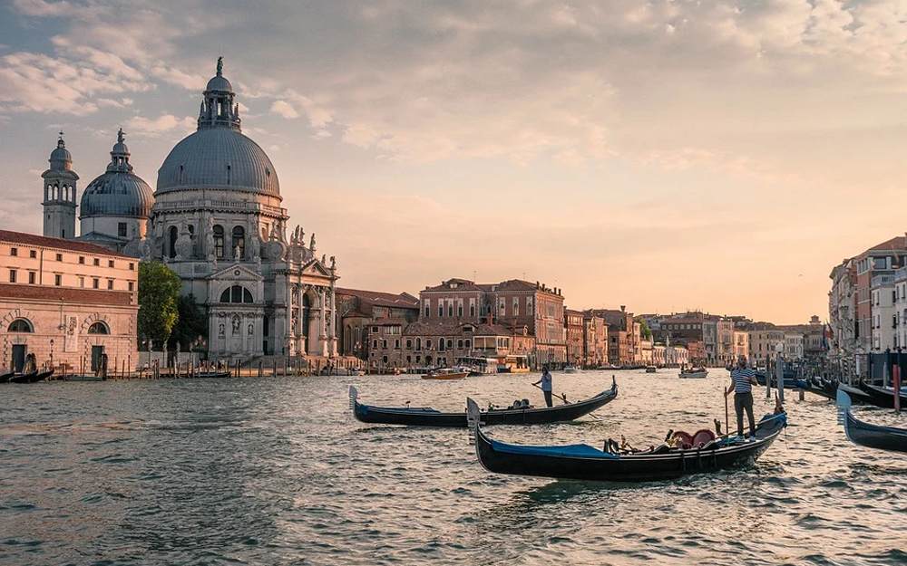 Foto: Italien Urlaub: Venedig Gondelfahrt auf Canal Grande
